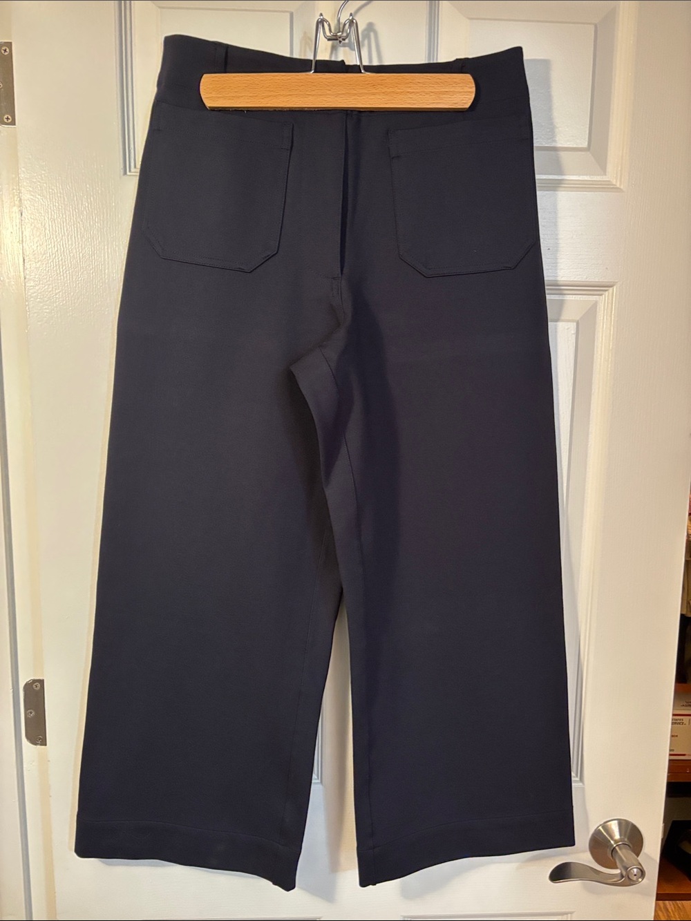 NWT Quince ultra stretch cropped wide leg with patch pockets size 10 navy blue
